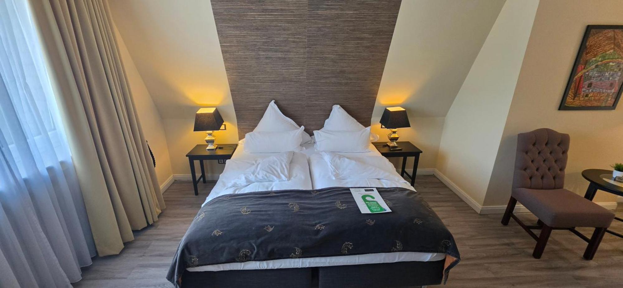 Deluxe King Size Double Room